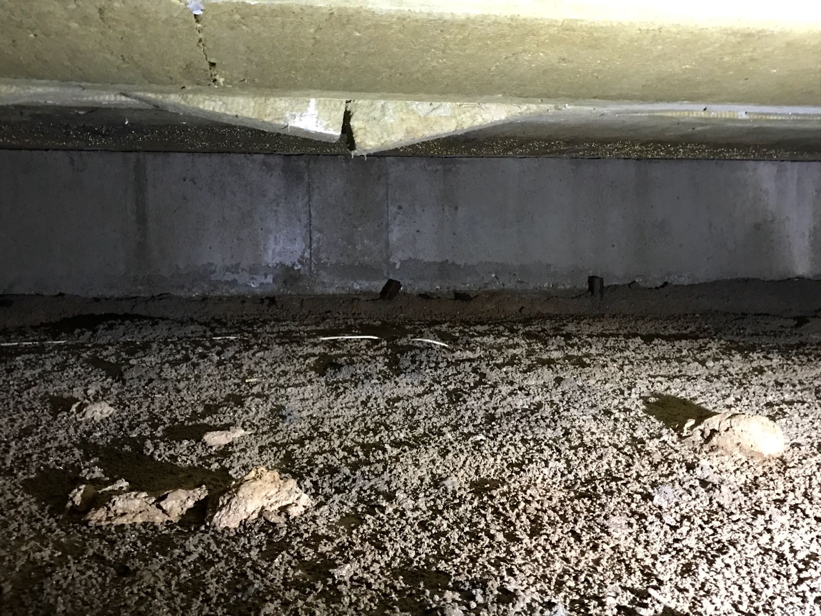 racket Aanvankelijk Geven Kruipruimte isoleren bij een gestorte betonvloer